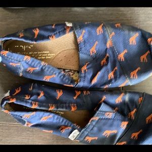 Super Cute Giraffe print Toms!
